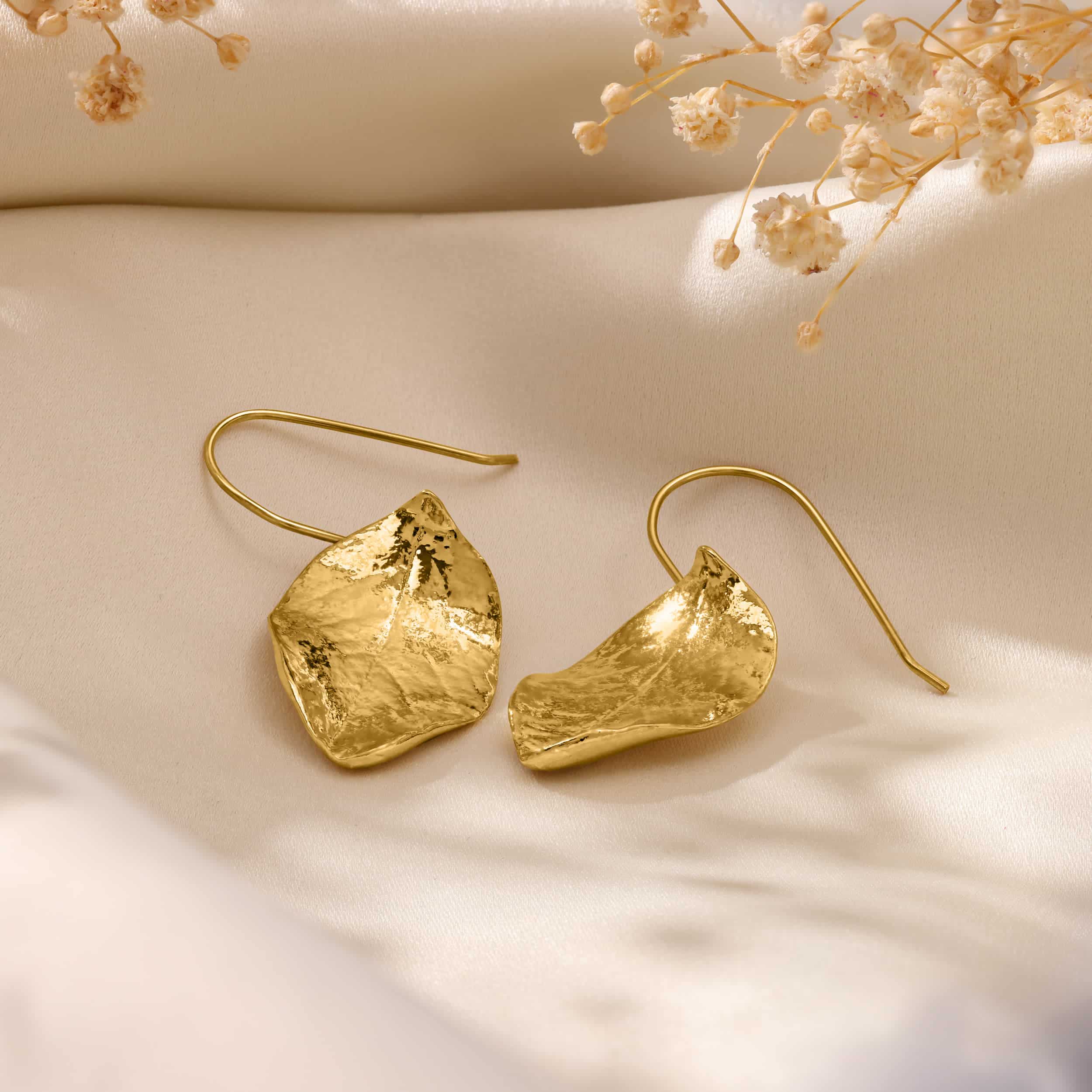 עגילי עלה עובד